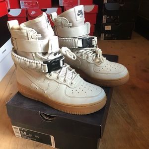 W Sf AF1  size 5.5